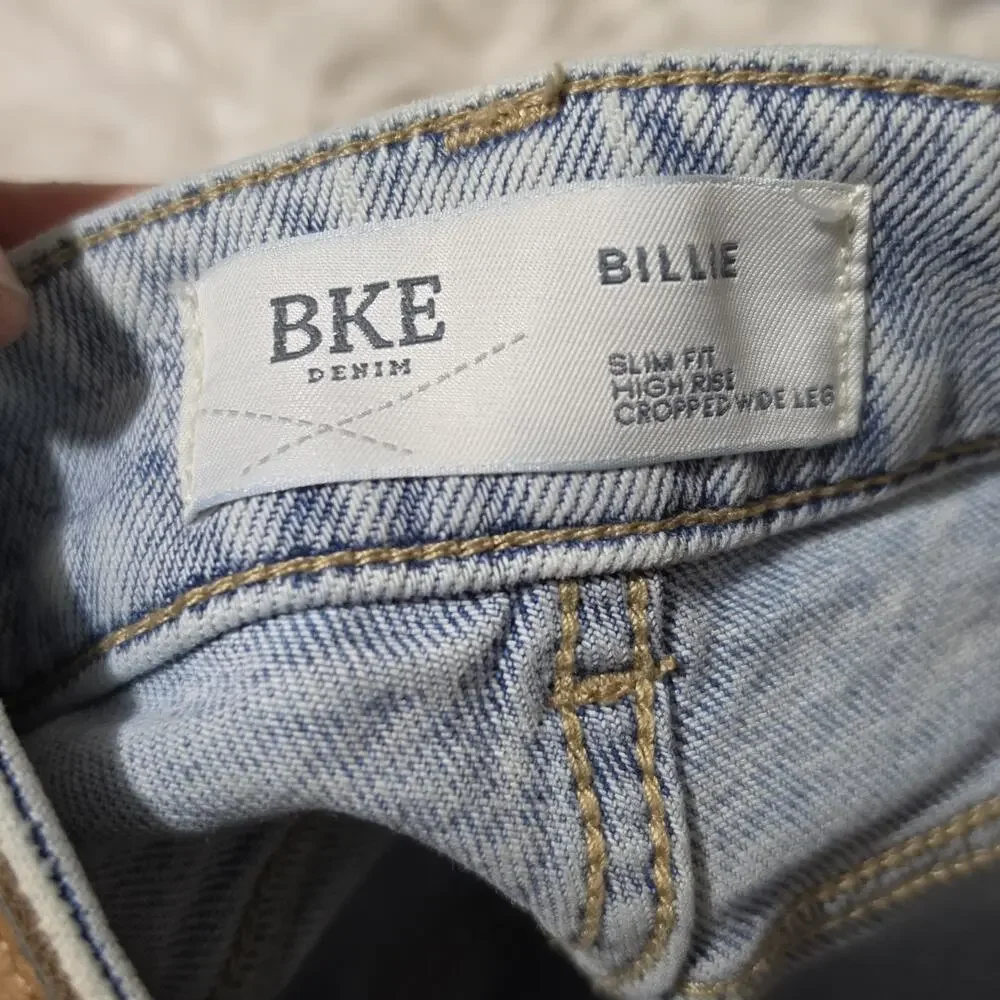 Buckle Billie Cropped Wide Leg Stretch Jeans Size 30